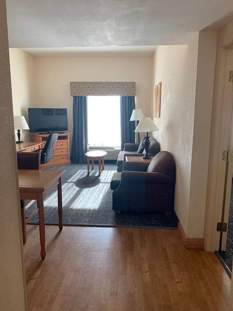 Hyatt House Colorado Springs Airport Hotel Exterior photo